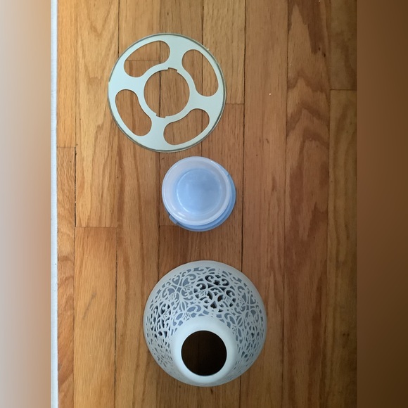 Partylite Pierced Cameo Candle Lamp, blue & white, EUC - Picture 3 of 5